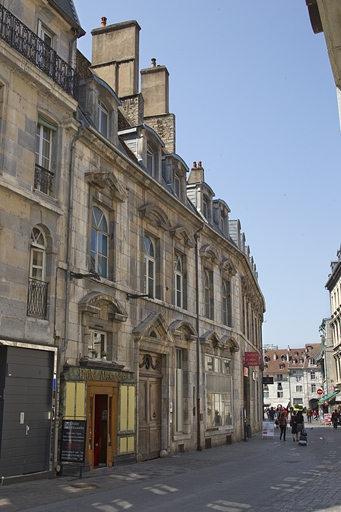 Vue d'ensemble de trois quarts gauche. © Yves Sancey / Région Bourgogne-Franche-Comté, Inventaire du patrimoine - 2011