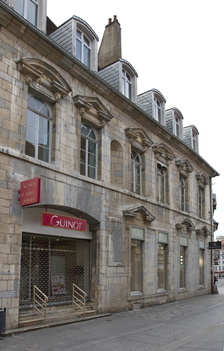 Façade antérieure : détail de la partie droite. © Yves Sancey / Région Bourgogne-Franche-Comté, Inventaire du patrimoine - 2011