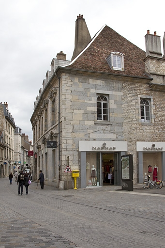 Vue d'ensemble, de trois quarts droit. © Yves Sancey / Région Bourgogne-Franche-Comté, Inventaire du patrimoine - 2011