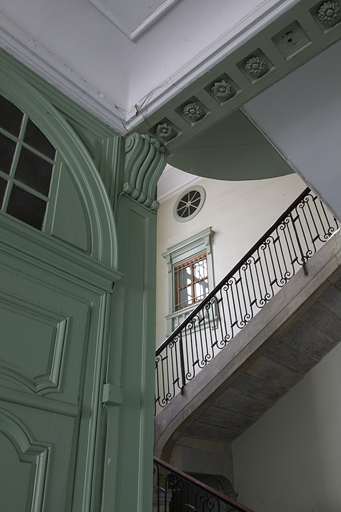 Intérieur, escalier d'honneur : vue depuis le rez-de-chaussée. © Yves Sancey / Région Bourgogne-Franche-Comté, Inventaire du patrimoine - 2011