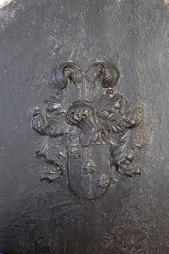 Intérieur, galerie, cheminée :détail de la plaque de cheminée. © Yves Sancey / Région Bourgogne-Franche-Comté, Inventaire du patrimoine - 2011