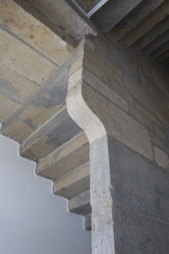 Partie droite : détail de l'escalier en pierre rampe sur rampe. © Yves Sancey / Région Bourgogne-Franche-Comté, Inventaire du patrimoine - 2011
