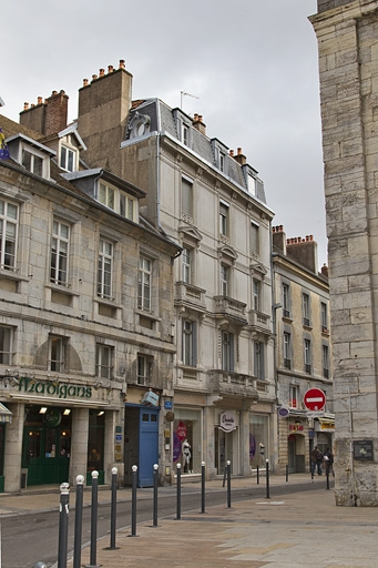 Vue d'ensemble des deux logis principaux depuis la rue, de trois quarts gauche. © Yves Sancey / Région Bourgogne-Franche-Comté, Inventaire du patrimoine - 2011