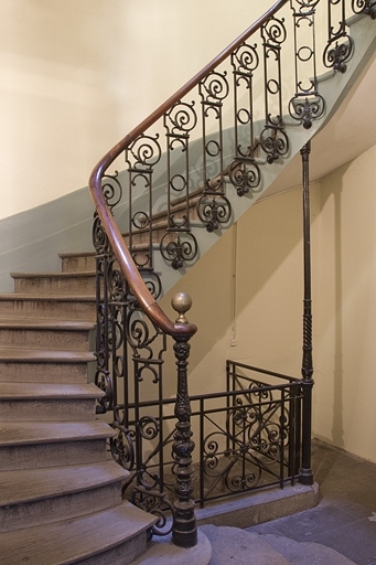 Logis principal droit : détail du départ de l'escalier. © Yves Sancey / Région Bourgogne-Franche-Comté, Inventaire du patrimoine - 2011