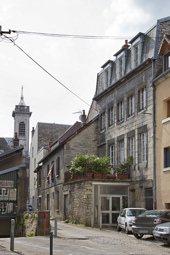 Logis secondaire en fond de parcelle : façade postérieure de trois quarts droit. © Yves Sancey / Région Bourgogne-Franche-Comté, Inventaire du patrimoine - 2011