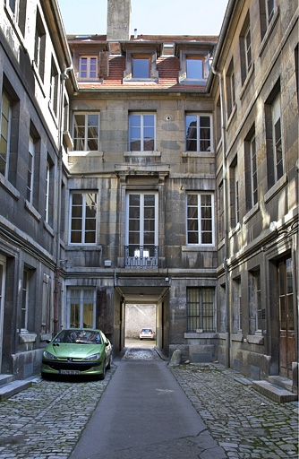 Logis principal : vue d'ensemble des façades en fond de cour. © Yves Sancey / Région Bourgogne-Franche-Comté, Inventaire du patrimoine - 2011