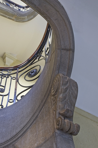 Aile droite, escalier : détail d'un modillon du limon. © Yves Sancey / Région Bourgogne-Franche-Comté, Inventaire du patrimoine - 2011