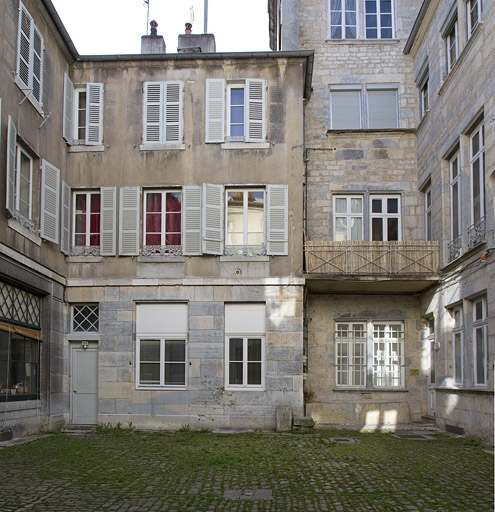 Aile droite du deuxième logis secondaire sur la deuxième cour : de face. © Yves Sancey / Région Bourgogne-Franche-Comté, Inventaire du patrimoine - 2011