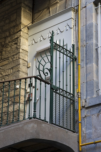 Logis principal : détail de la porte du premier étage sur la façade postérieure. © Yves Sancey / Région Bourgogne-Franche-Comté, Inventaire du patrimoine - 2011