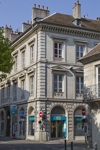 Logis principal : vue de l'angle sur rue. © Yves Sancey / Région Bourgogne-Franche-Comté, Inventaire du patrimoine - 2011