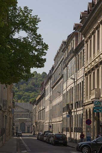 Vue de l'édifice dans l'alignement de la rue de la Préfecture. © Yves Sancey / Région Bourgogne-Franche-Comté, Inventaire du patrimoine - 2011