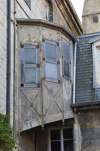 Vue du passage suspendu entre le logis principal et l'aile gauche des communs. © Yves Sancey / Région Bourgogne-Franche-Comté, Inventaire du patrimoine - 2011