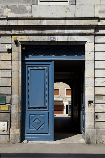 Détail du portail d'entrée. © Yves Sancey / Région Bourgogne-Franche-Comté, Inventaire du patrimoine - 2011