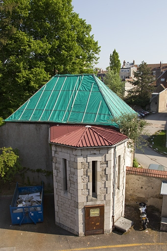 Pavillon de jardin : vue de la façade postérieure. © Yves Sancey / Région Bourgogne-Franche-Comté, Inventaire du patrimoine - 2011