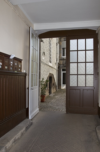 Vue du passage cocher en direction de la cour. © Yves Sancey / Région Bourgogne-Franche-Comté, Inventaire du patrimoine - 2011