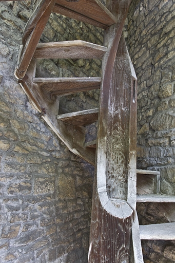 Fabrique de jardin : détail de l'escalier, vue rapprochée. © Yves Sancey / Région Bourgogne-Franche-Comté, Inventaire du patrimoine - 2011