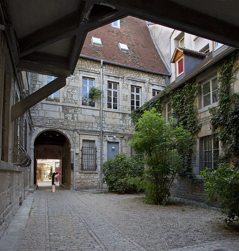 Logis principal : aile sur rue, façade postérieure. © Yves Sancey / Région Bourgogne-Franche-Comté, Inventaire du patrimoine - 2011