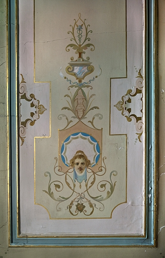 Logis principal, appartement du premier étage, grande pièce sur rue : détail d'un décor du plafond. © Yves Sancey / Région Bourgogne-Franche-Comté, Inventaire du patrimoine - 2011