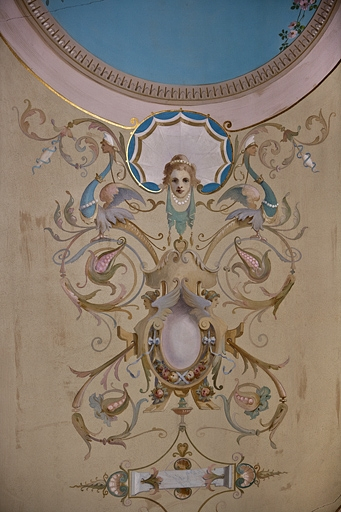 Logis principal, appartement du premier étage, grande pièce sur rue : détail d'un décor de la partie centrale du plafond. © Yves Sancey / Région Bourgogne-Franche-Comté, Inventaire du patrimoine - 2011