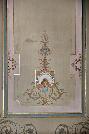 Logis principal, appartement du premier étage, grande pièce sur rue : détail d'un décor du plafond. © Yves Sancey / Région Bourgogne-Franche-Comté, Inventaire du patrimoine - 2011
