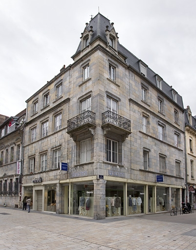 Vue d'ensemble du logis principal. © Yves Sancey / Région Bourgogne-Franche-Comté, Inventaire du patrimoine - 2011