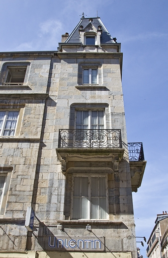 Logis principal : détail de l'angle, côté Grande Rue. © Yves Sancey / Région Bourgogne-Franche-Comté, Inventaire du patrimoine - 2011