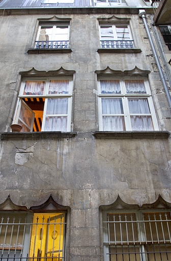 Logis secondaire : vue de la façade sur cour. © Yves Sancey / Région Bourgogne-Franche-Comté, Inventaire du patrimoine - 2011