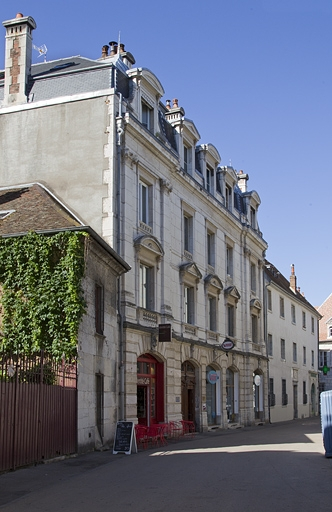 Vue d'ensemble du logis principal, de trois quarts gauche. © Yves Sancey / Région Bourgogne-Franche-Comté, Inventaire du patrimoine - 2011