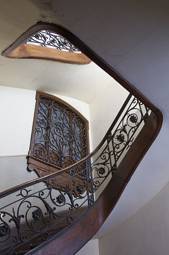 Logis principal : vue de la cage de l'escalier dans oeuvre. © Yves Sancey / Région Bourgogne-Franche-Comté, Inventaire du patrimoine - 2011