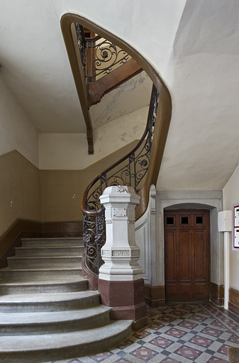 Logis principal, escalier dans oeuvre : vue d'ensemble. © Yves Sancey / Région Bourgogne-Franche-Comté, Inventaire du patrimoine - 2011
