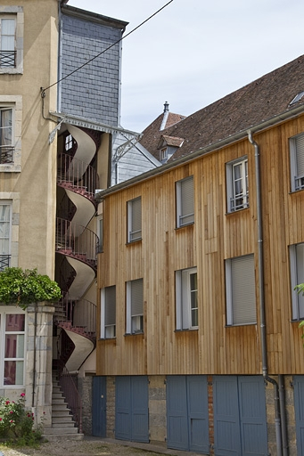 Vue du logis secondaire situé au fond de la cour. © Yves Sancey / Région Bourgogne-Franche-Comté, Inventaire du patrimoine - 2011