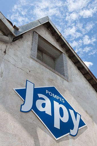 Enseigne de la marque. © Jérôme Mongreville / Région Bourgogne-Franche-Comté, Inventaire du patrimoine - 2011