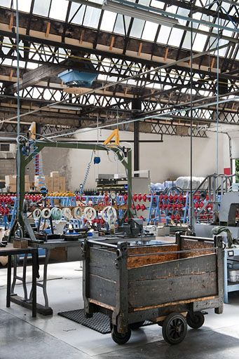 Atelier de fabrication des pompes. Vue partielle. © Jérôme Mongreville / Région Bourgogne-Franche-Comté, Inventaire du patrimoine - 2011