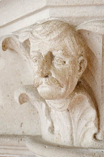 Cheminée du salon. Portrait présumé de Ferdinand Sahler. © Jérôme Mongreville / Région Bourgogne-Franche-Comté, Inventaire du patrimoine - 2011