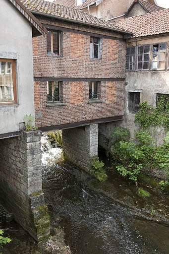 Passage couvert sur le Gland reliant les deux parties de l'usine. © Jérôme Mongreville / Région Bourgogne-Franche-Comté, Inventaire du patrimoine - 2011