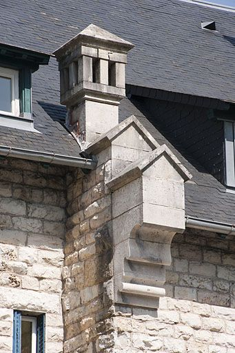 Façade antérieure. Détail d'une console. © Jérôme Mongreville / Région Bourgogne-Franche-Comté, Inventaire du patrimoine - 2011
