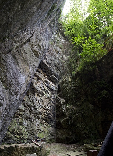 Vestiges des anciennes glacières de la ville (?) : 72 rue du Faubourg Rivotte. © Yves Sancey / Région Bourgogne-Franche-Comté, Inventaire du patrimoine - 2011