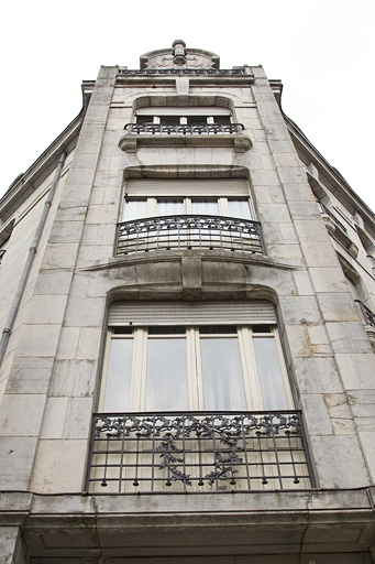 Détail de l'angle à partir du premier étage. © Yves Sancey / Région Bourgogne-Franche-Comté, Inventaire du patrimoine - 2011