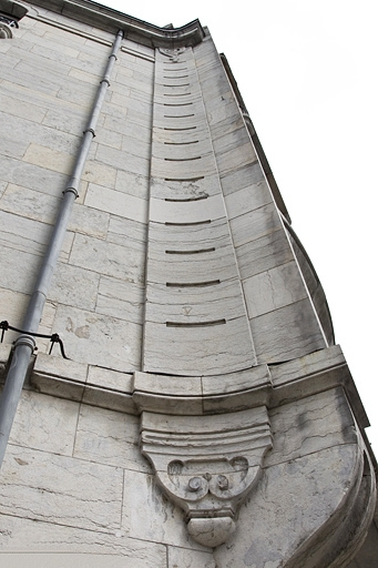 Façade d'angle : détail de la partie latérale gauche. © Yves Sancey / Région Bourgogne-Franche-Comté, Inventaire du patrimoine - 2011