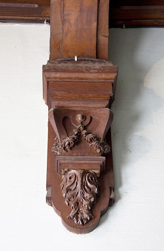 Intérieur, escalier : détail d'une console. © Yves Sancey / Région Bourgogne-Franche-Comté, Inventaire du patrimoine - 2011