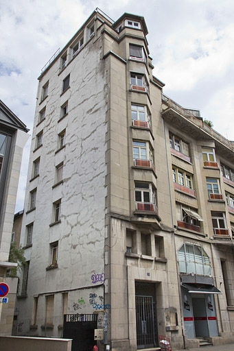 Façade latérale gauche : de trois quarts gauche. © Yves Sancey / Région Bourgogne-Franche-Comté, Inventaire du patrimoine - 2011