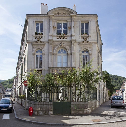 Façade d'angle : de face. © Yves Sancey / Région Bourgogne-Franche-Comté, Inventaire du patrimoine - 2011