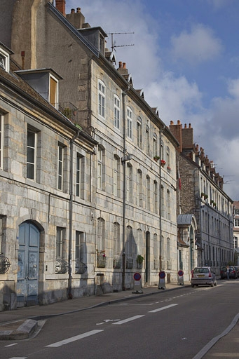Vue d'ensemble depuis la rue : de trois quarts gauche. © Yves Sancey / Région Bourgogne-Franche-Comté, Inventaire du patrimoine - 2011
