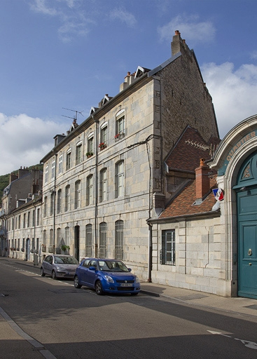 Vue d'ensemble depuis la rue : de trois quarts droit. © Yves Sancey / Région Bourgogne-Franche-Comté, Inventaire du patrimoine - 2011