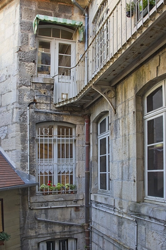 Logis : détail de la façade postérieure. © Yves Sancey / Région Bourgogne-Franche-Comté, Inventaire du patrimoine - 2011