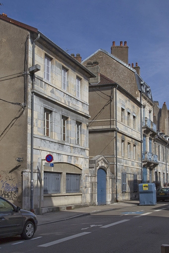 Vue d'ensemble depuis la rue : de trois quarts gauche. © Yves Sancey / Région Bourgogne-Franche-Comté, Inventaire du patrimoine - 2011