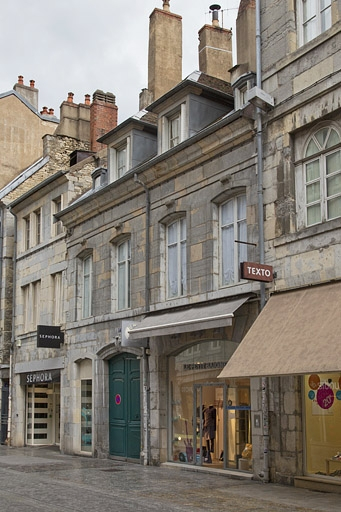 Vue d'ensemble depuis la rue : de trois quarts droit. © Yves Sancey / Région Bourgogne-Franche-Comté, Inventaire du patrimoine - 2011