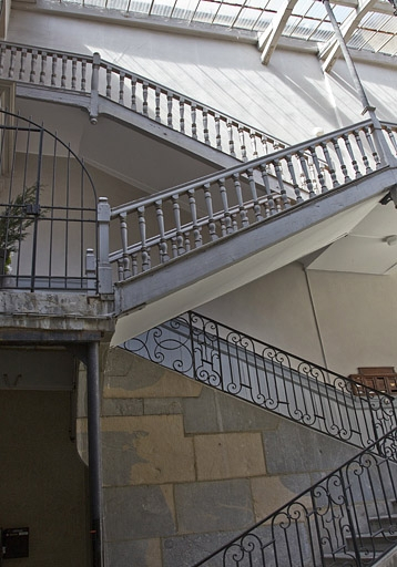 Vue d'ensemble de l'escalier à cage ouverte : de face. © Yves Sancey / Région Bourgogne-Franche-Comté, Inventaire du patrimoine - 2011