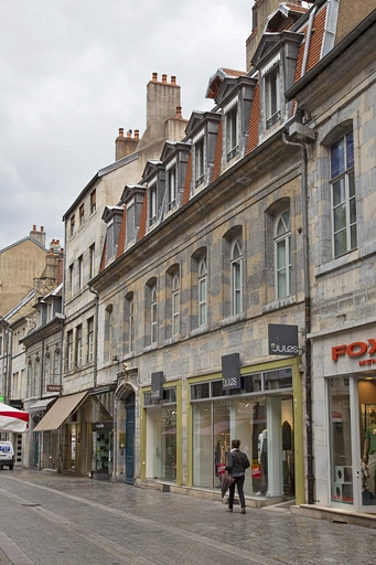 Vue d'ensemble sur rue, de trois quarts droit. © Yves Sancey / Région Bourgogne-Franche-Comté, Inventaire du patrimoine - 2011