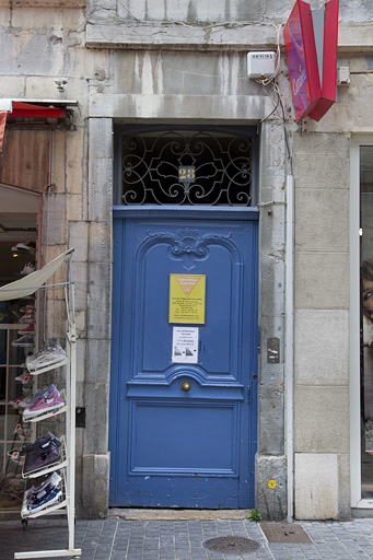 Façade antérieure de logis principal : détail de la porte du couloir. © Yves Sancey / Région Bourgogne-Franche-Comté, Inventaire du patrimoine - 2011